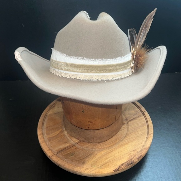 Handmade One of a Kind Decorated 100% Wool Beige Cowgirl Hat w/Lace & Feathers - Picture 2 of 10